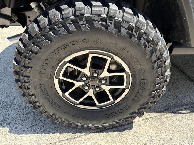 New 2026 Granite Crystal Metallic Clear-Coat Exterior Paint Jeep Rubicon image 22