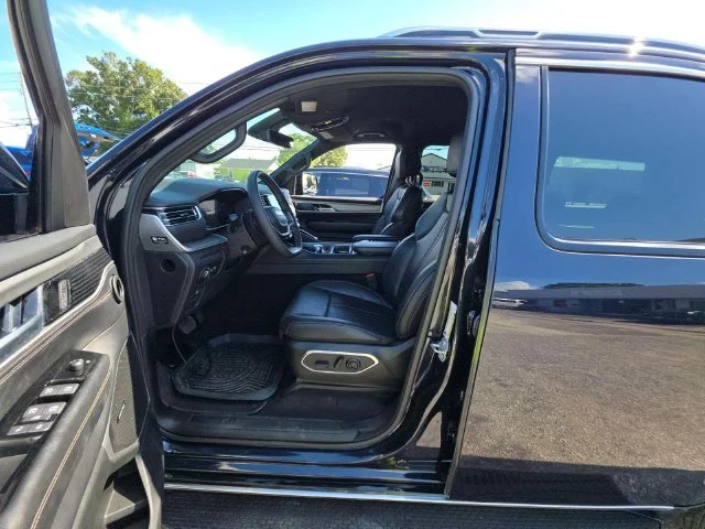 Used 2025 Black Jeep Series II image 5