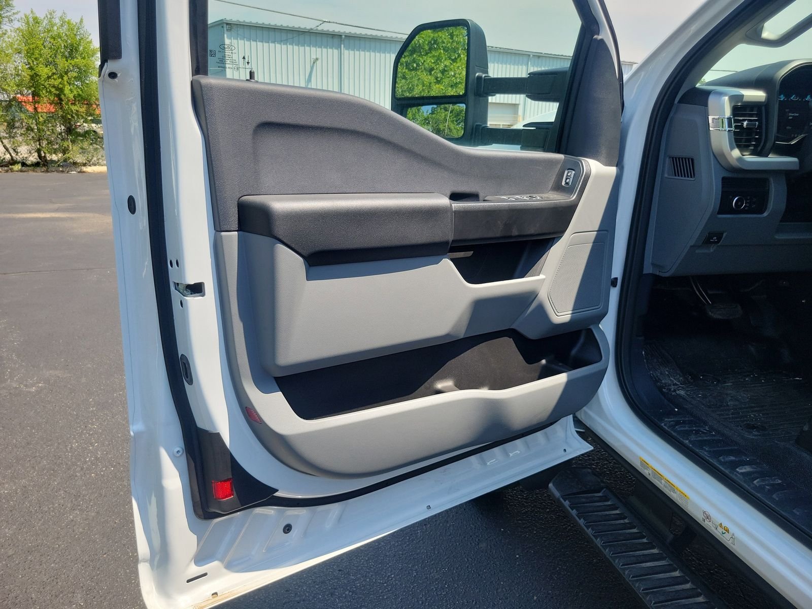 New 2026 Oxford White Ford F-550® XL image 39