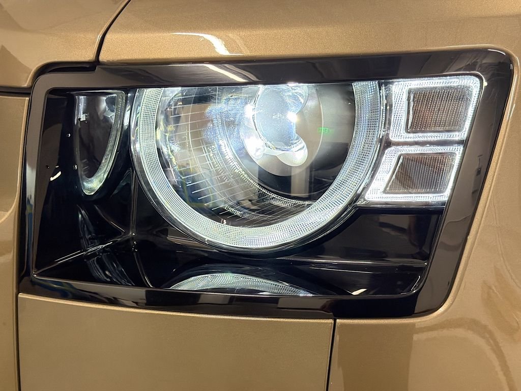 Used 2024  Land Rover X-Dynamic SE image 33