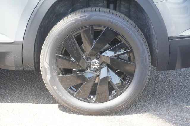 New 2026 Pure Gray Volkswagen 2.0T SE W/TECHNOLOGY image 12