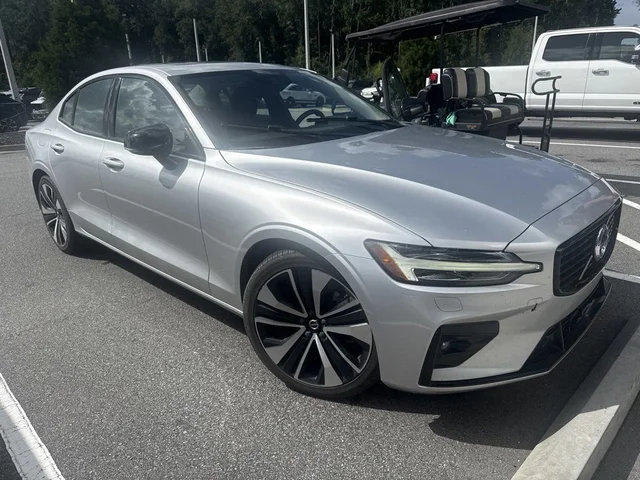 2022 Volvo S60 B5 Momentum