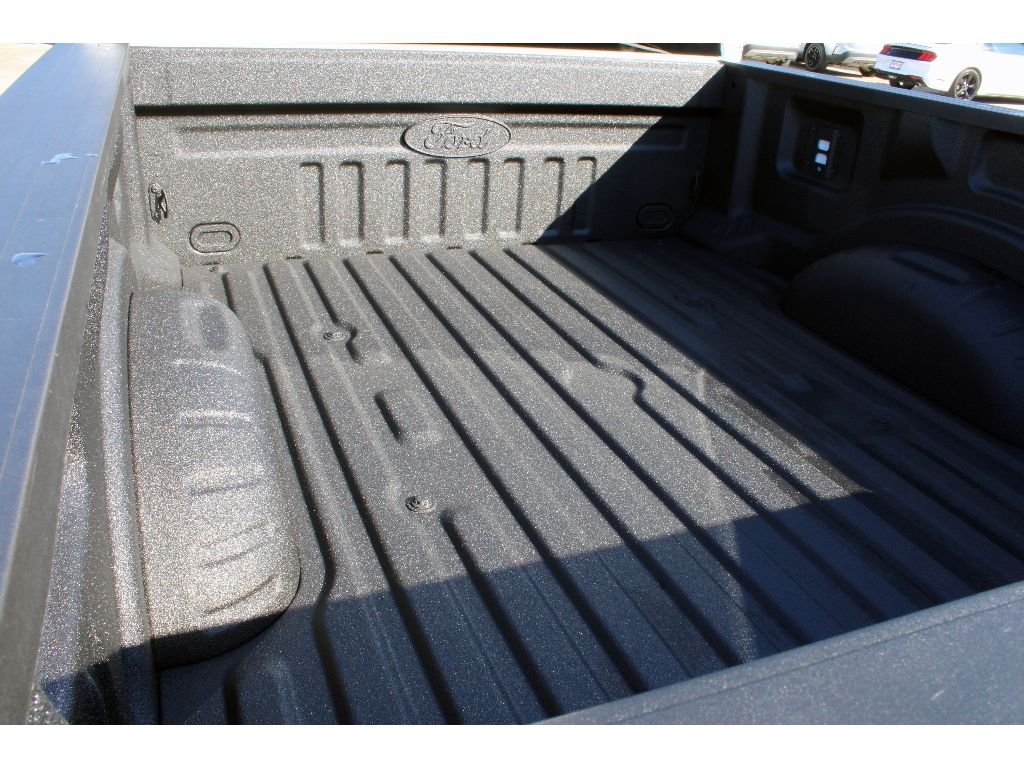 New 2026 Oxford White Ford LARIAT image 27