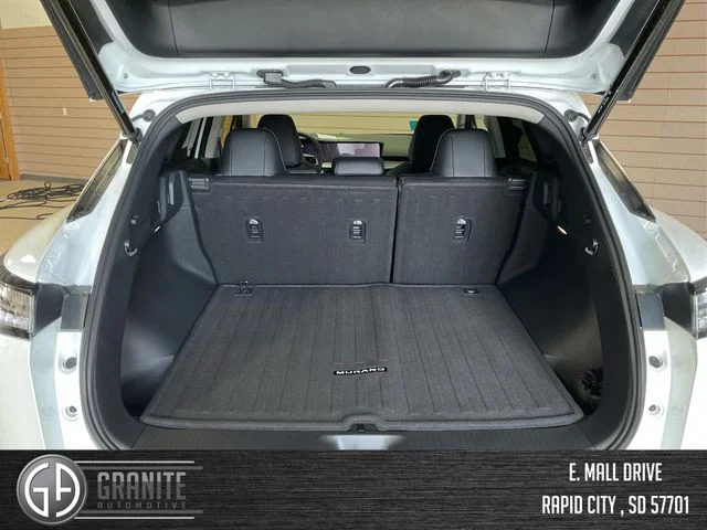 New 2025 Everest White TriCoat Nissan SL image 12