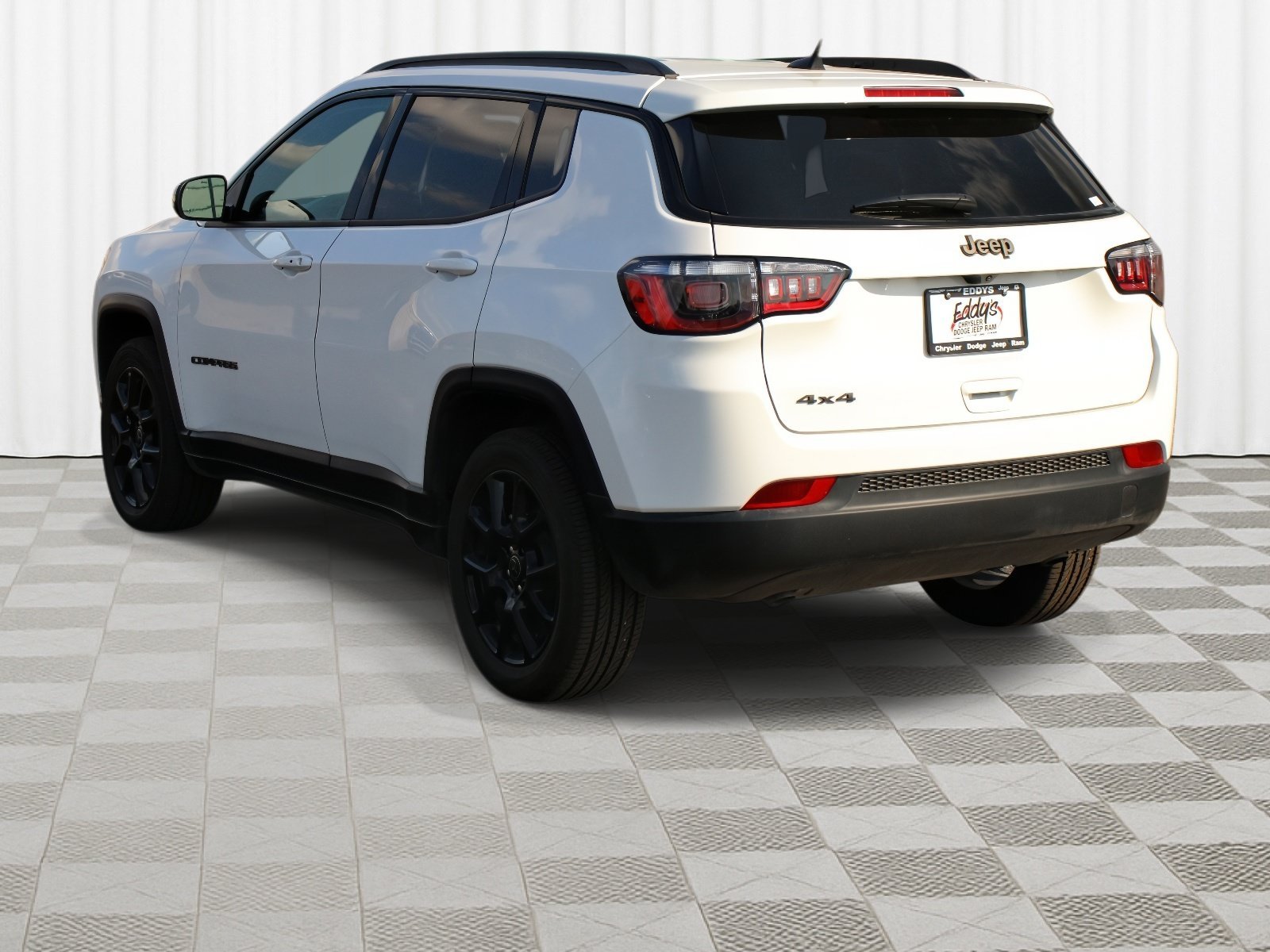 New 2026 Bright White Clear-Coat Exterior Paint Jeep Latitude Altitude image 32