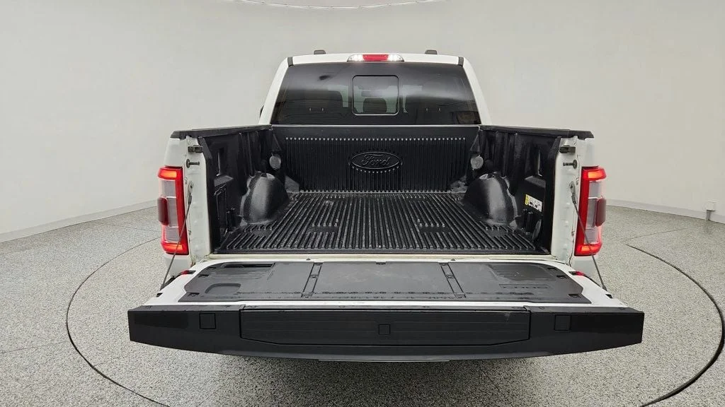 Used 2023 Star White Metallic Tri-Coat Ford LARIAT 4WD SuperCrew 5.5