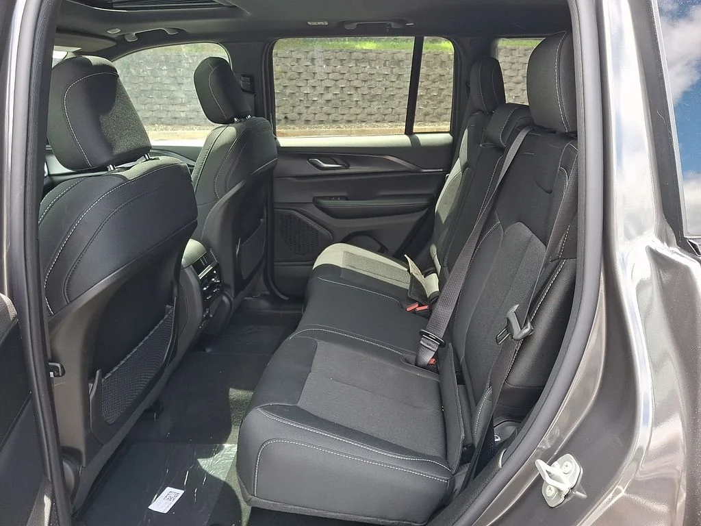 New 2026 Baltic Gray Metallic Clear-Coat Exterior Paint Jeep Laredo X image 6