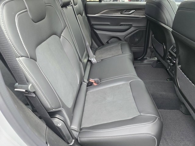 New 2026 Silver Zynith Exterior Paint Jeep Altitude image 32