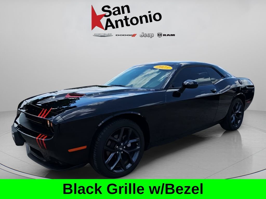 Used 2023 Black Dodge SXT image 7