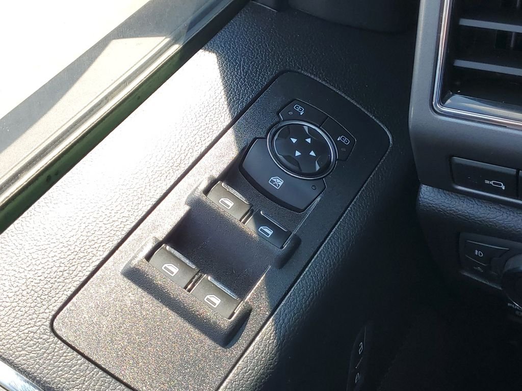 Used 2019 Black Metallic Ford XLT image 16