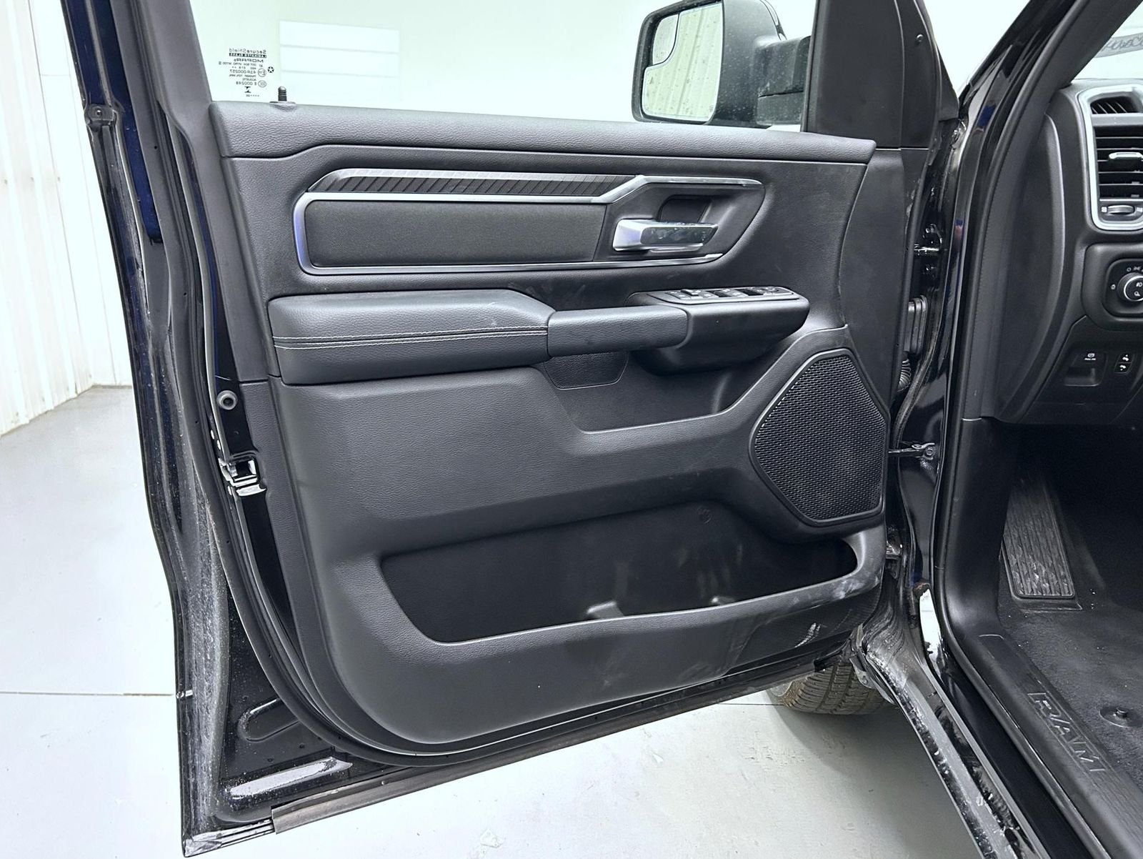 New 2026 Diamond Black Crystal Pearl-Coat Exterior Paint RAM Big Horn/Lone Star image 9