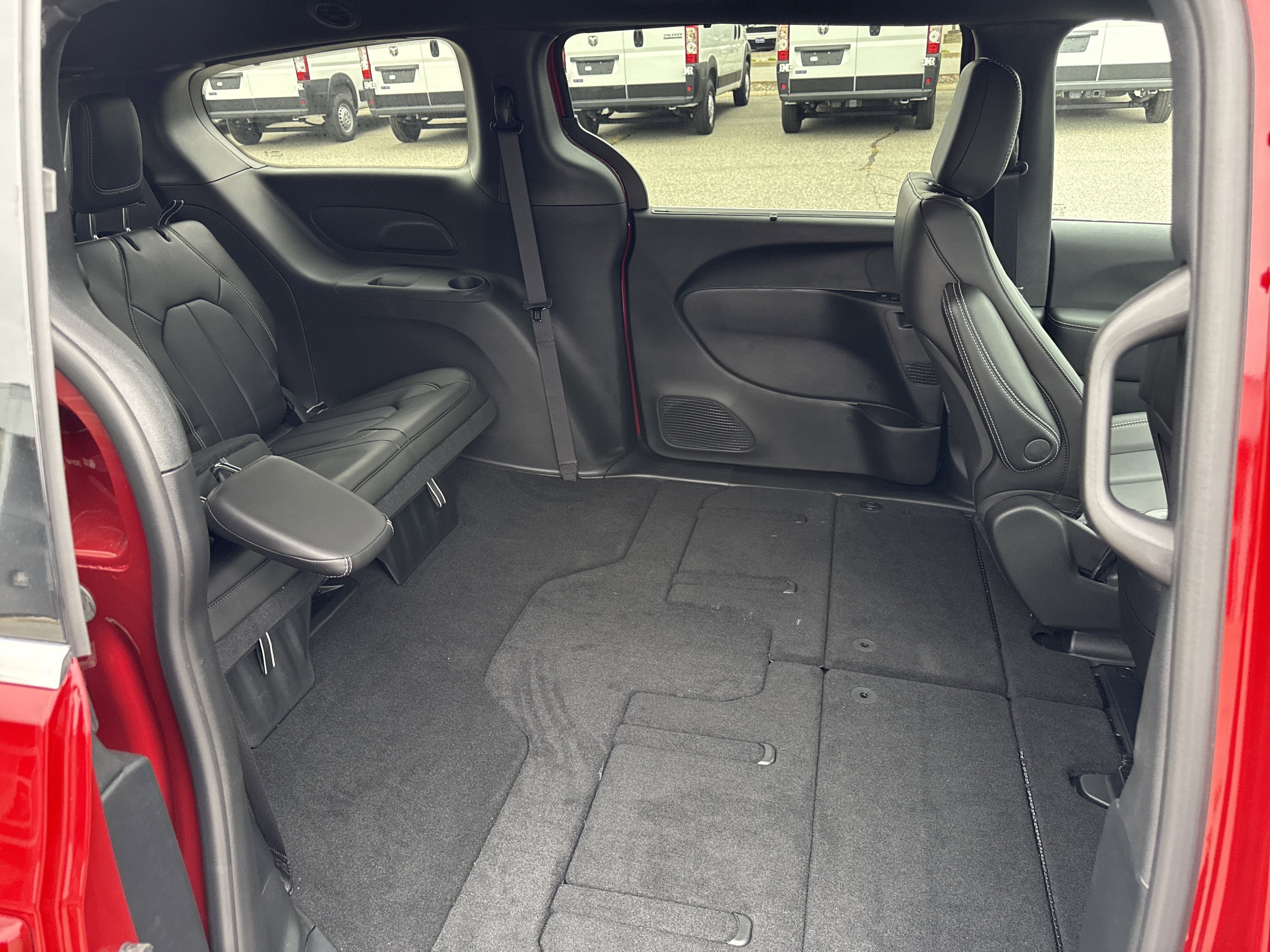 2026 Chrysler Voyager LX - Photo 10