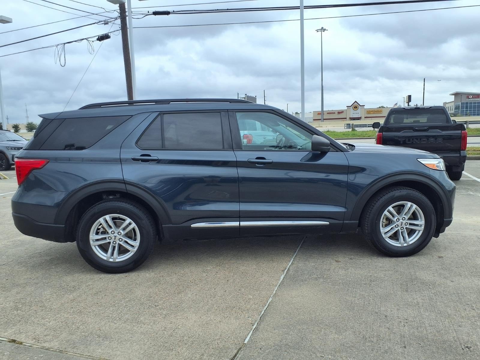 2022 Ford Explorer photo 9 of 26