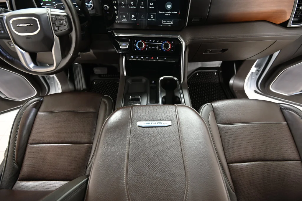 Used 2024 White Frost Tricoat GMC Denali image 36