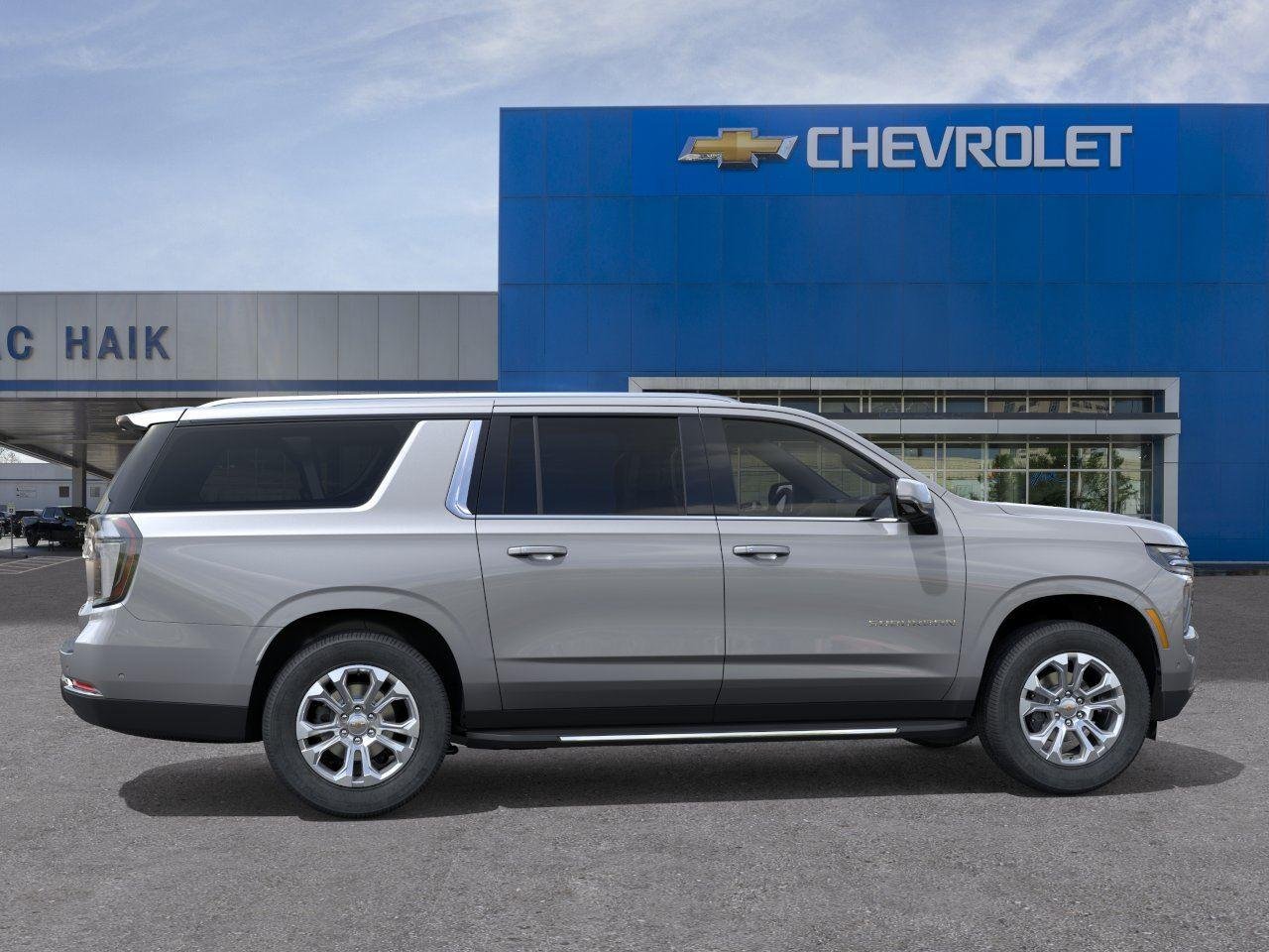2026 Chevrolet Suburban LT - Photo 5