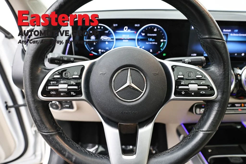 Used 2021 White Mercedes-Benz GLB 250 image 18