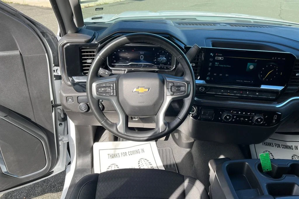 Used 2025 White Chevrolet LT image 19