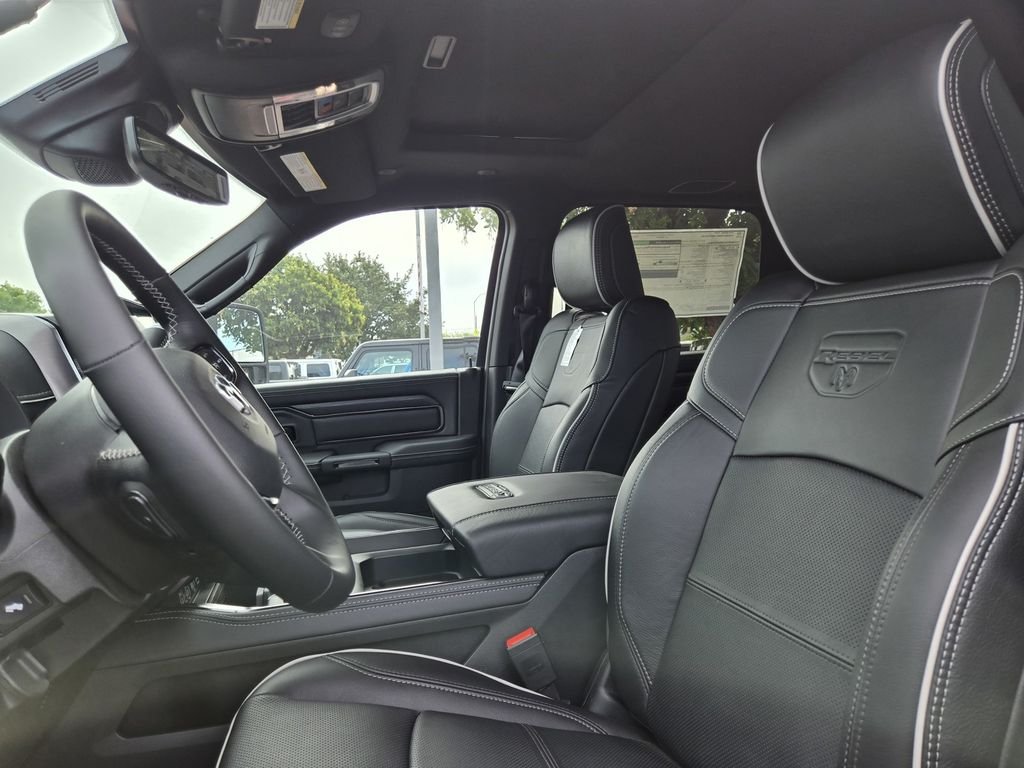 New 2026 Diamond Black Crystal Pearl-Coat Exterior Paint RAM Rebel image 9