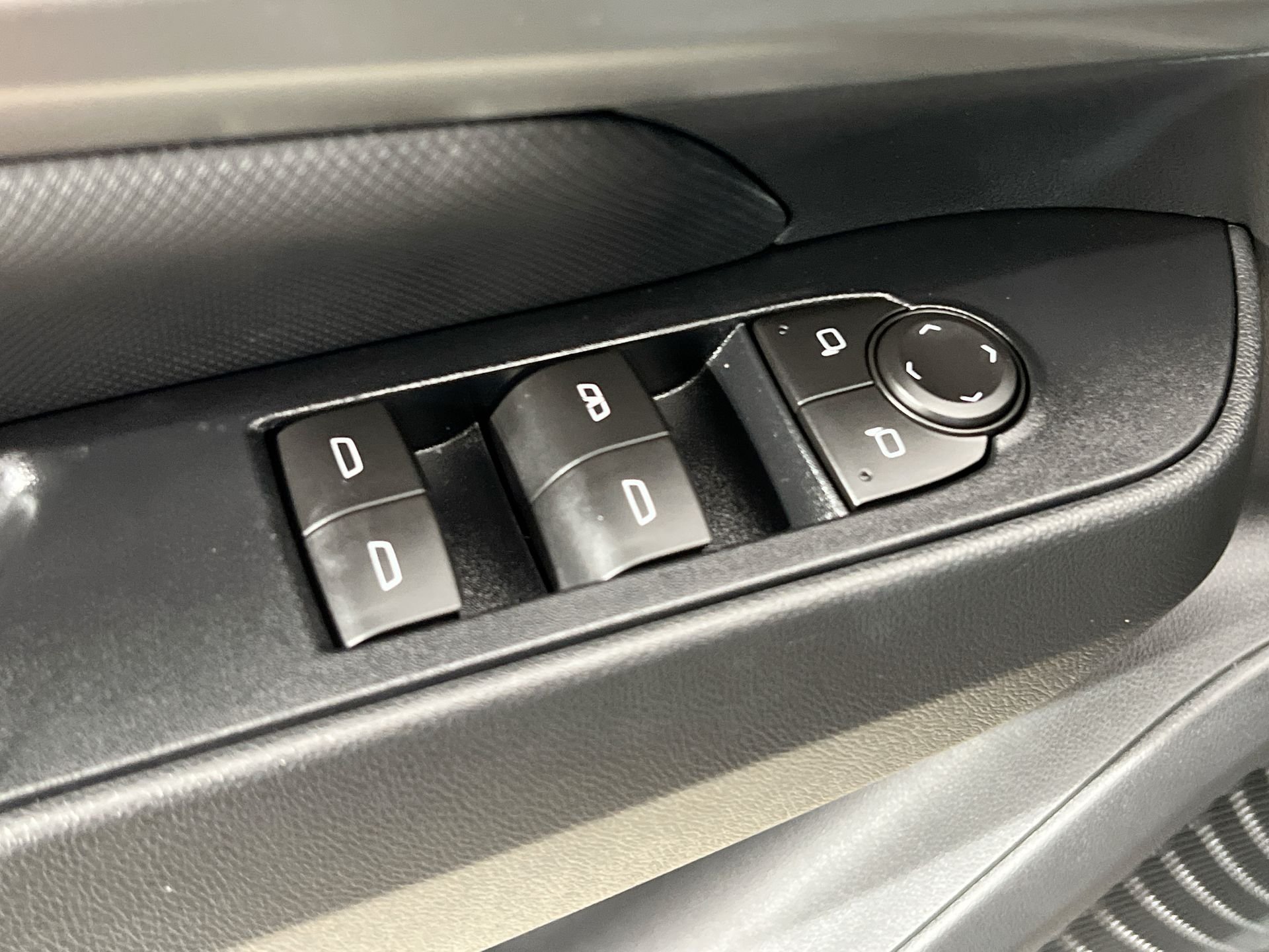 2026 Chevrolet Equinox EV RS - Photo 41