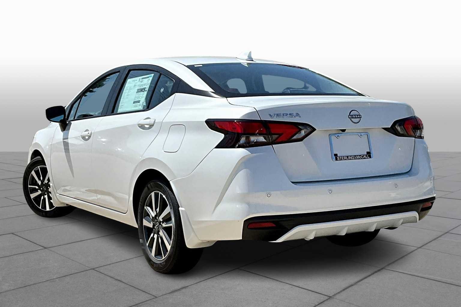 Used 2025 Aspen White Tricoat Nissan SV image 7