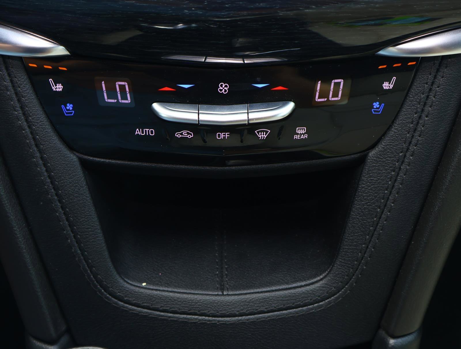2025 Cadillac XT6 Sport - Photo 29