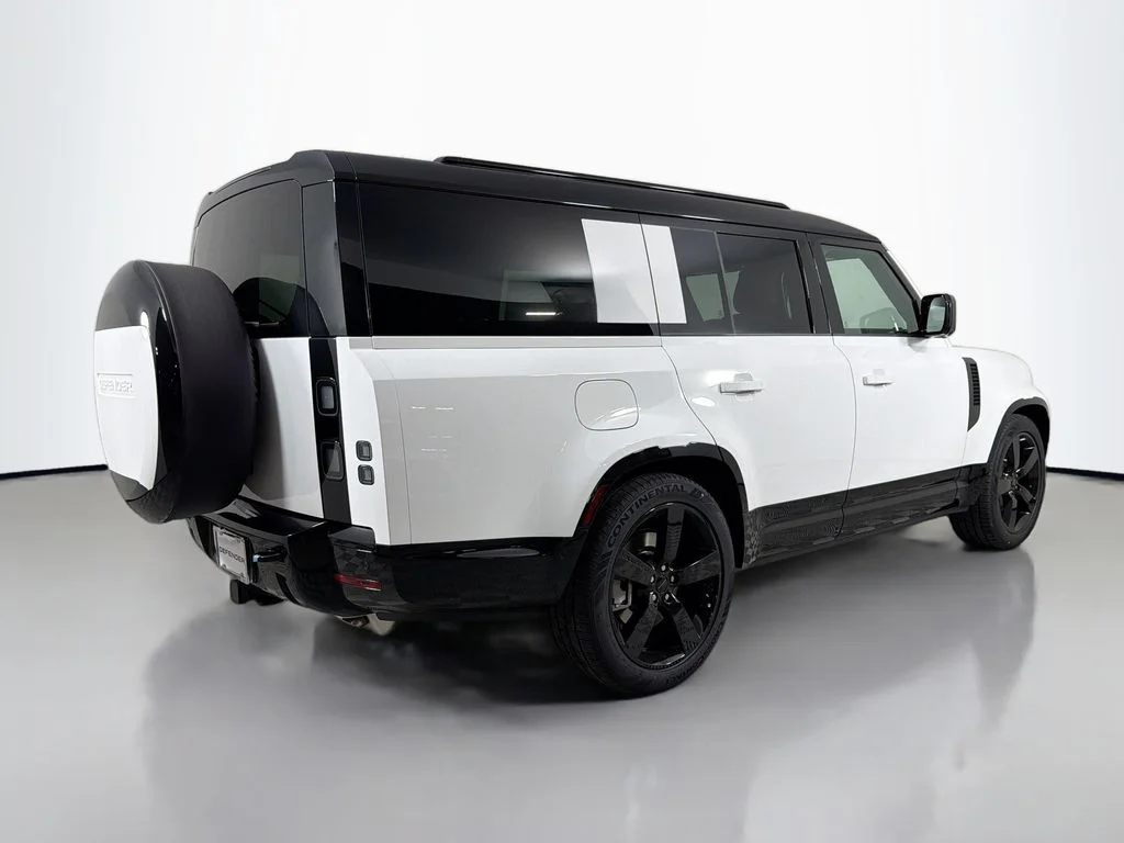 New 2026 Fuji White Land Rover X-Dynamic SE image 5