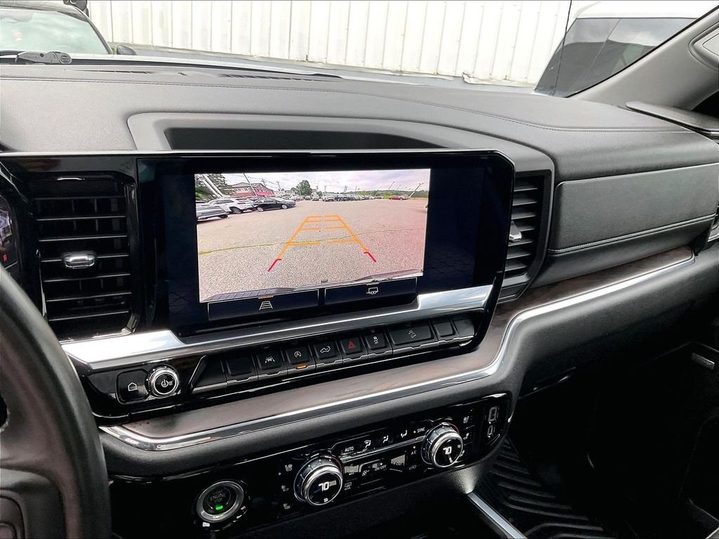 Used 2023 Silver GMC SLT image 19