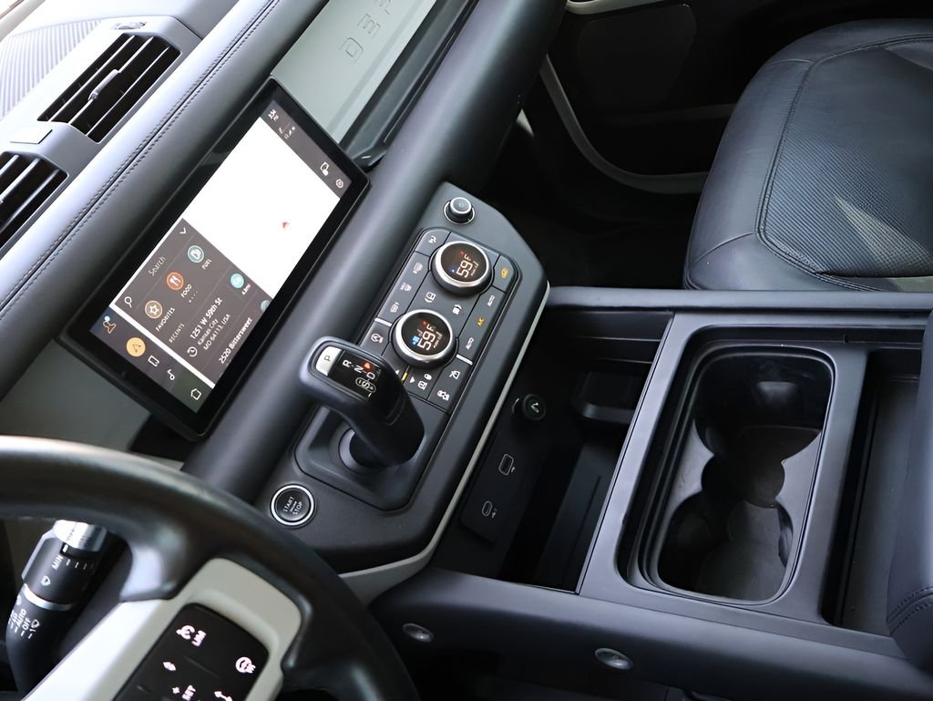 Used 2020 Fuji White Land Rover HSE image 18