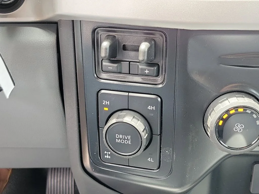 New 2026 Oxford White Ford F-350® XL image 28