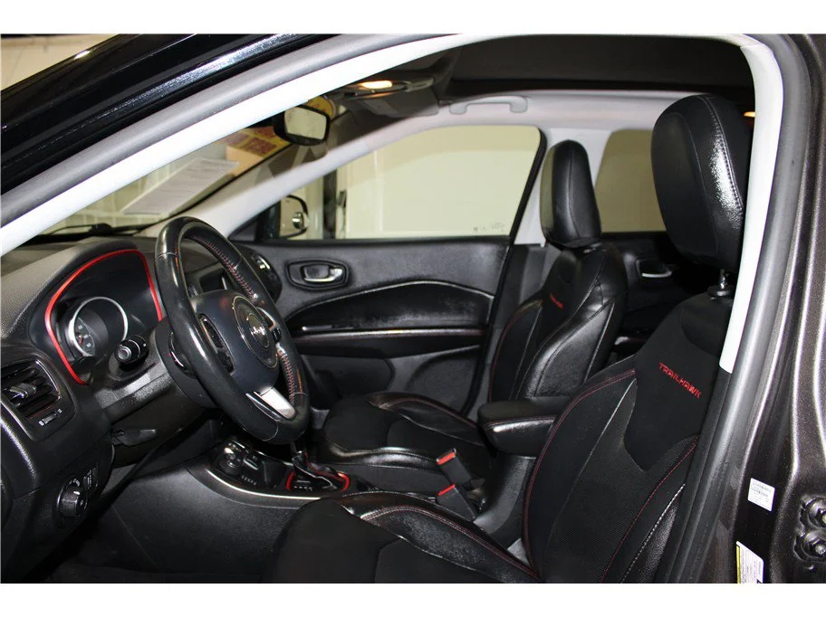 Used 2018 Granite Crystal Metallic Clearcoat Jeep Trailhawk image 10