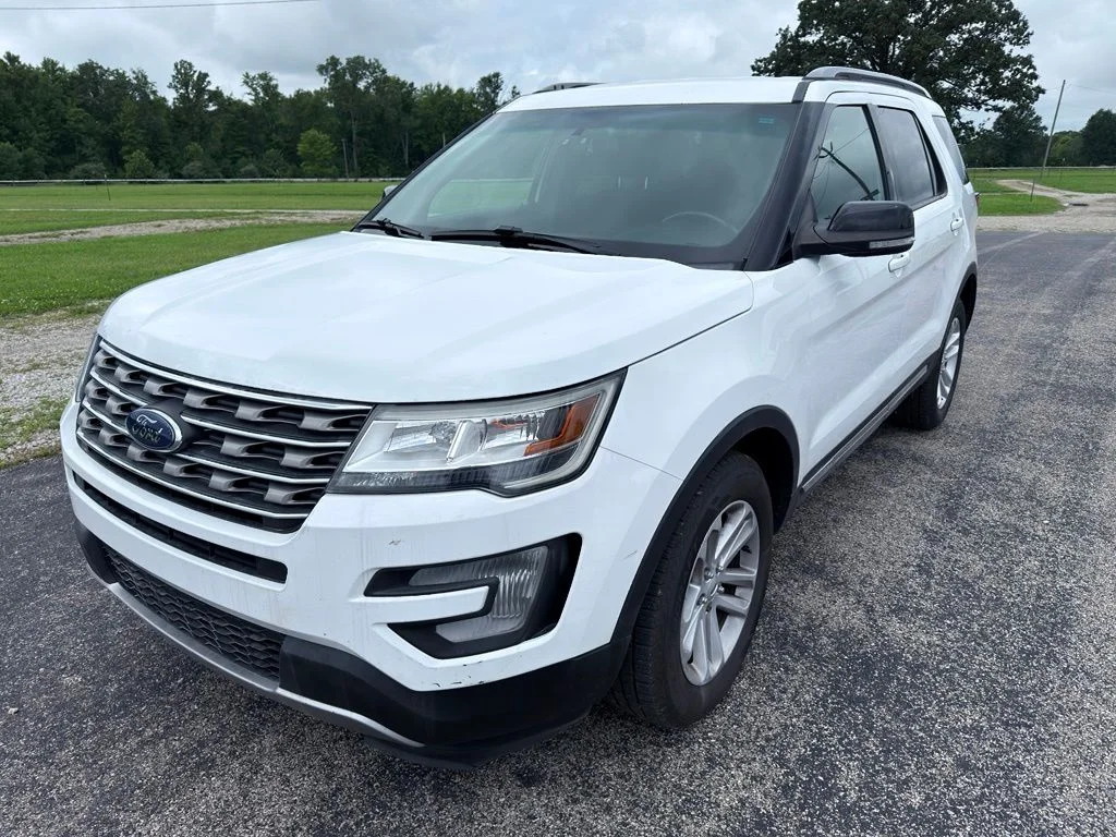 Used 2017 White Ford XLT image 13