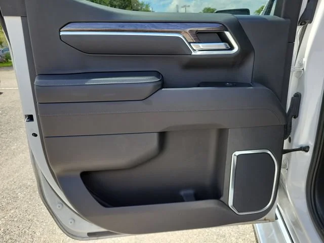 2025 Chevrolet Silverado 1500 LTZ - Photo 13