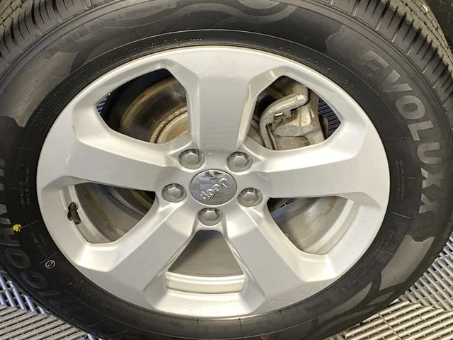 Used 2018 Black Jeep Latitude image 29