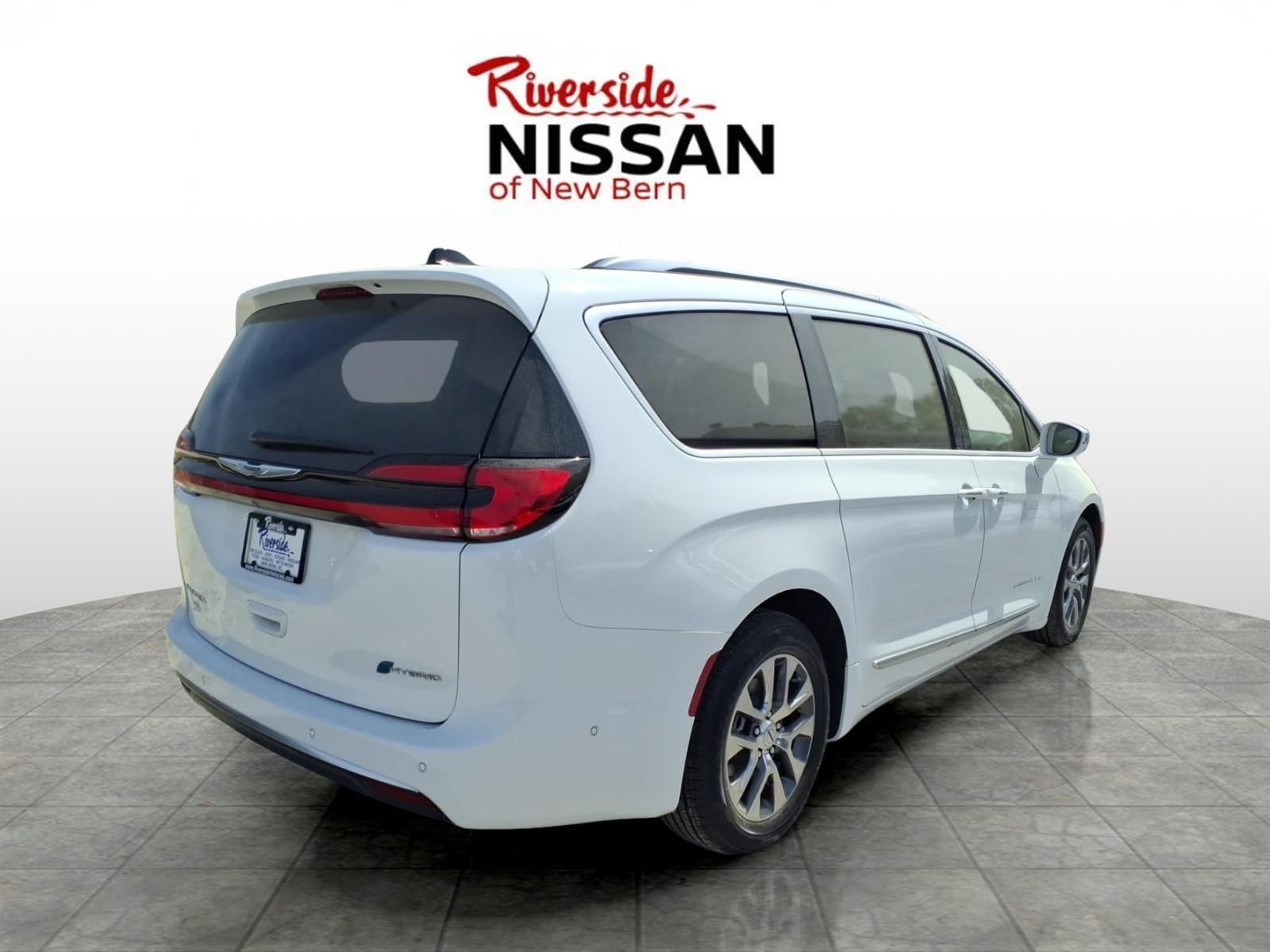 Used 2024 Chrysler Pacifica PHEV Pinnacle with VIN 2C4RC1N77RR178095 for sale in New Bern, NC