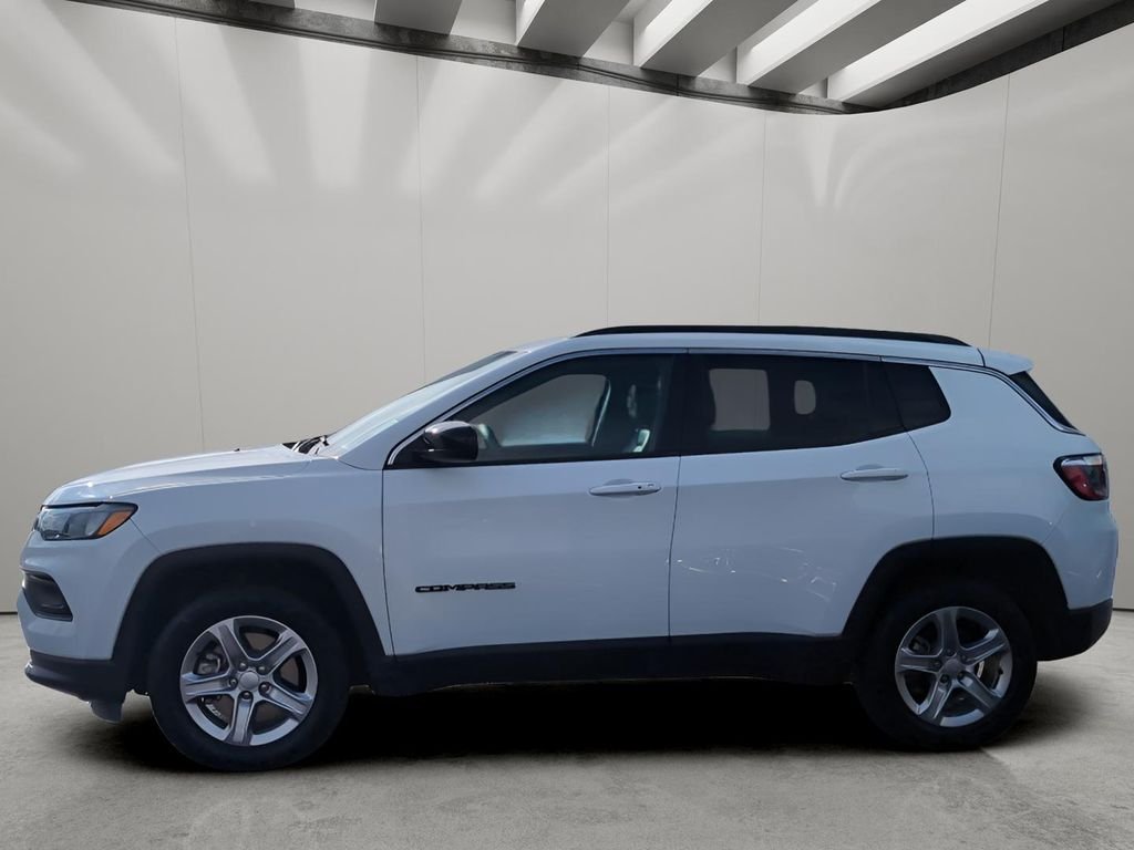 Used 2024 Bright White Clearcoat Jeep Latitude image 2
