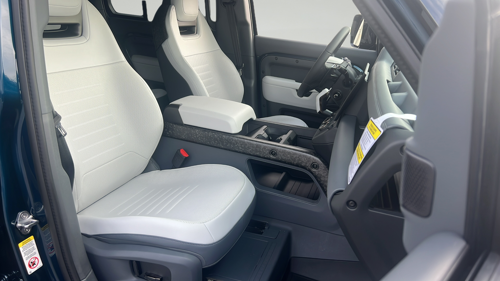 New 2026 Blue Land Rover  OCTA image 22