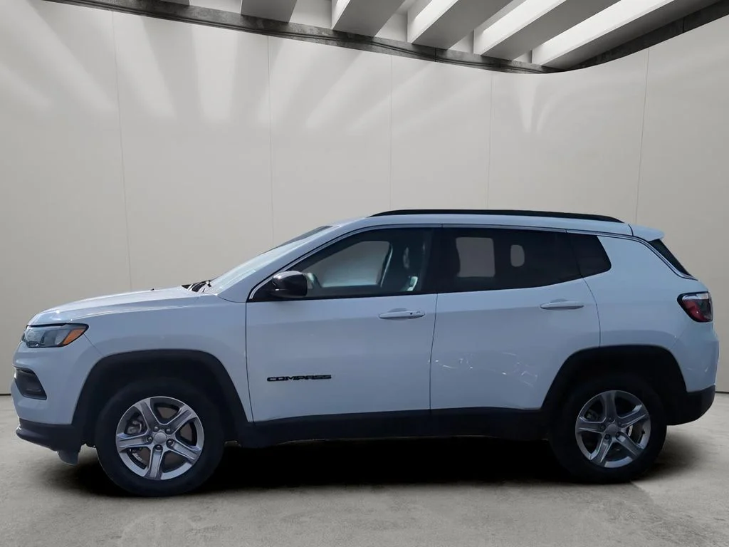 Used 2024 Bright White Clearcoat Jeep Latitude image 2