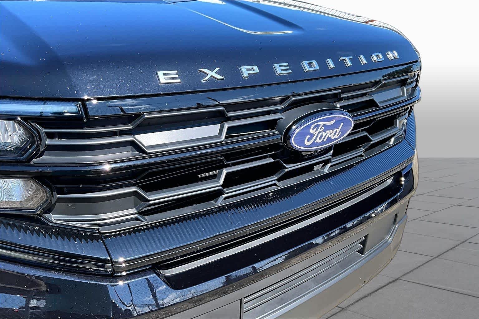 Certified Used 2025 Agate Black Metallic Ford Active image 30