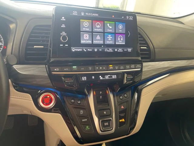 2025 Honda Odyssey Elite - Photo 11