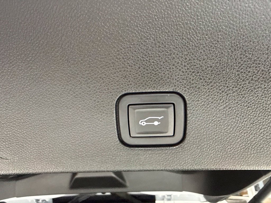 Used 2022 White Cadillac Premium Luxury image 16