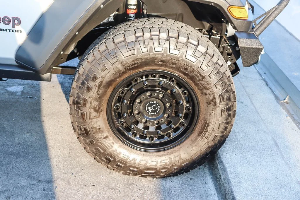 Used 2022 Silver Jeep Rubicon image 11