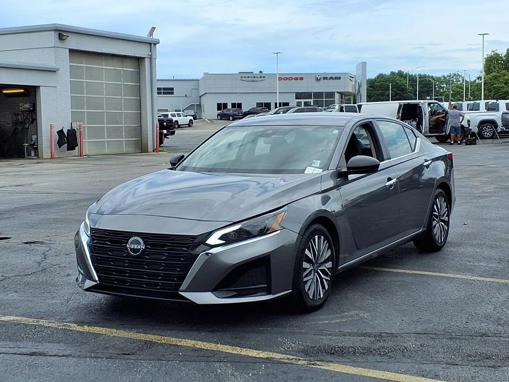 Used 2024 Nissan Altima SV with VIN 1N4BL4DV3RN353481 for sale in Kansas City