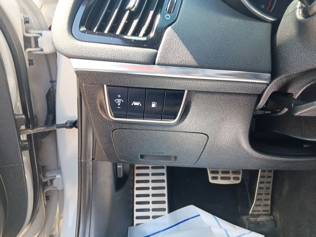 Used 2022 Ceramic Silver Kia GT-Line image 15