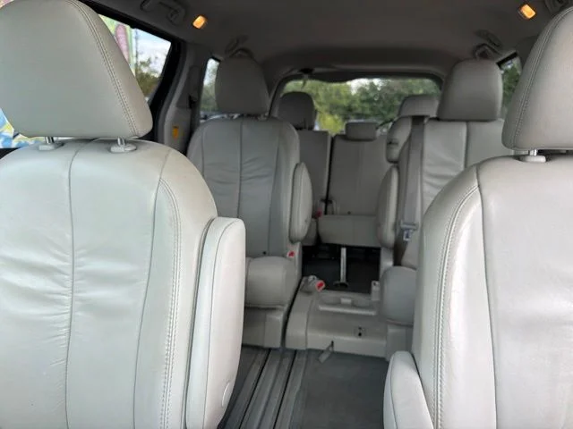 Used 2011 Silver Toyota XLE image 18