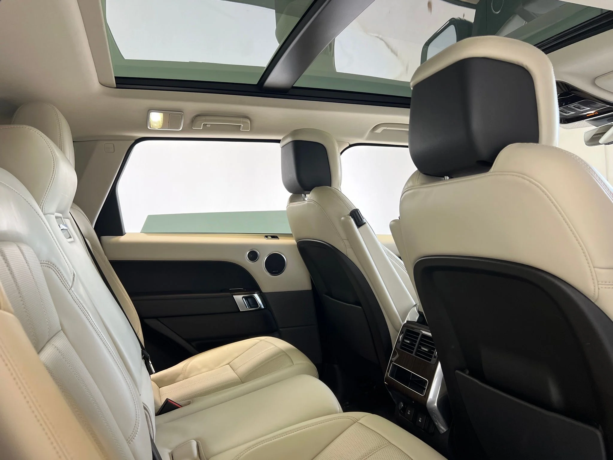 Used 2019 Blue Land Rover HSE image 21