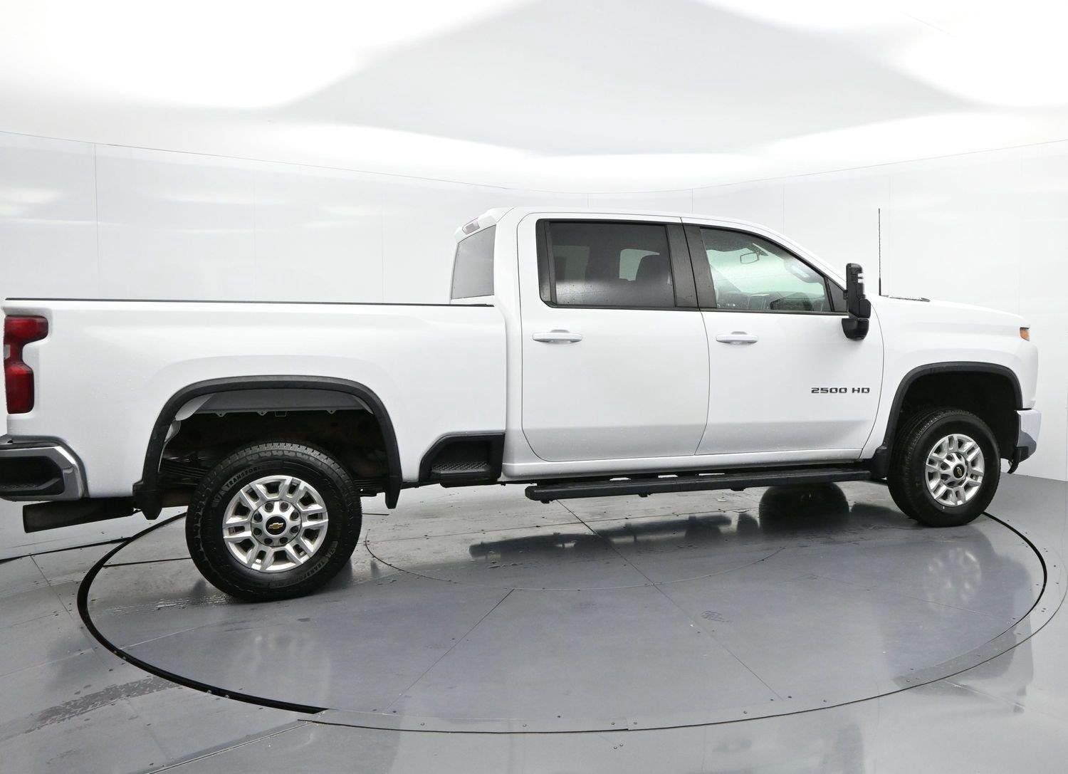 Used 2022 Summit White Chevrolet LT image 7