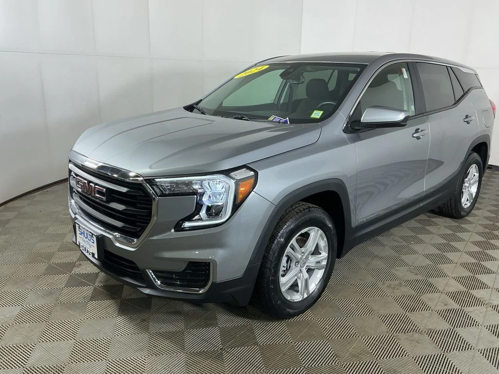 Certified Used 2024 Silver GMC SLE image 4