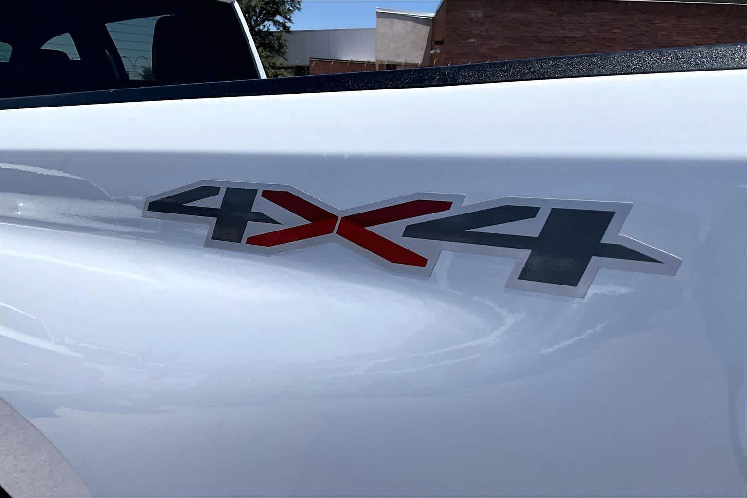 Used 2021 Summit White Chevrolet Custom image 30