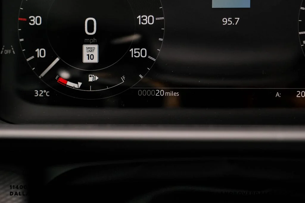 New 2026 Santorini Black Metallic Land Rover Dynamic SE image 18