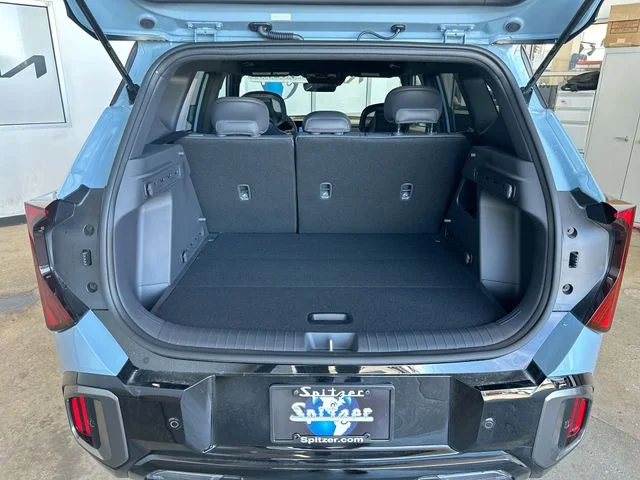 New 2027 Frost Blue / Black Roof Kia X-Line S image 21